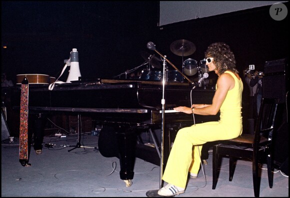 Michel Polnareff en concert au Forest National à Bruxelles, le 26 octobre 1975. 