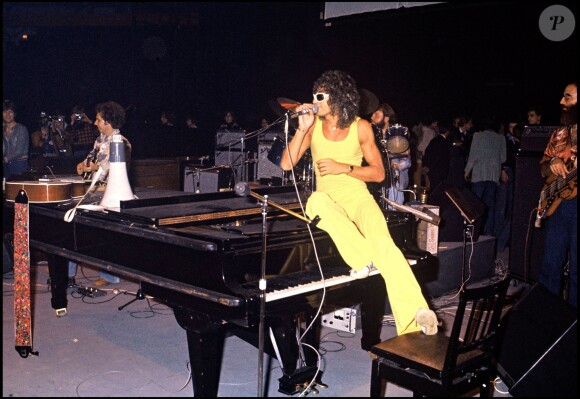 Michel Polnareff en concert au Forest National à Bruxelles, le 26 octobre 1975. 
