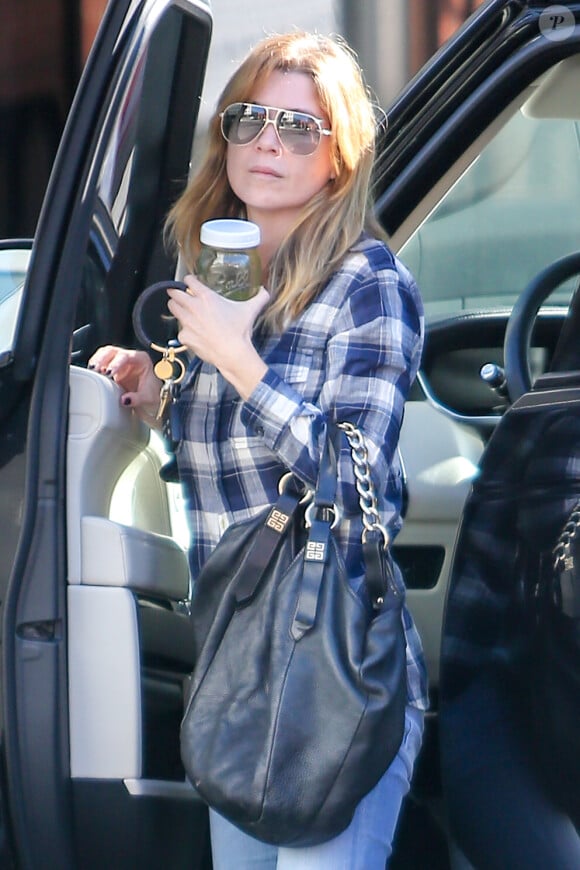 Exclusif - Ellen Pompeo descend de sa voiture à Beverly Hills, le 26 septembre 2014