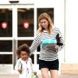 Ellen Pompeo et sa fille Stella Luna, à Los Angeles, le 14 juillet 2014