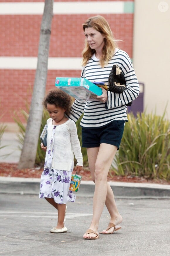 Ellen Pompeo et sa fille Stella Luna, à Los Angeles, le 14 juillet 2014