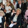 Mireille Darc et Bernadette Chirac lors du lancement de la 18ème opération "+ de Vie" au service de gériatrie du centre hospitalier Charles Foix à Ivry-sur-Seine, le 1er octobre 2014.