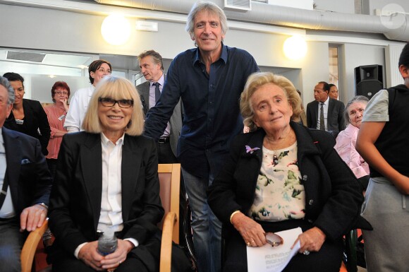 Mireille Darc, Yves Duteil et Bernadette Chirac lors du lancement de la 18ème opération "+ de Vie" au service de gériatrie du centre hospitalier Charles Foix à Ivry-sur-Seine, le 1er octobre 2014.