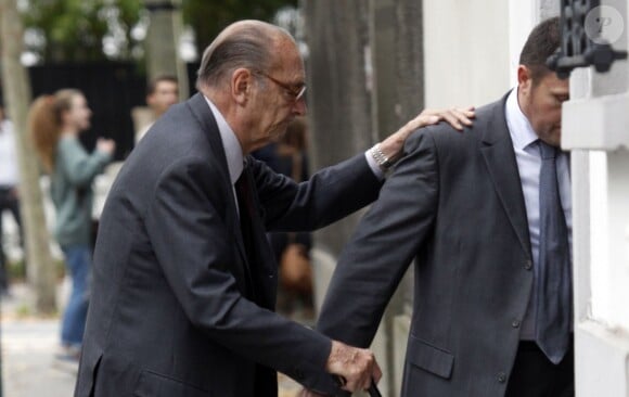 L'ancien président Jacques Chirac se rend chez des amis à Neuilly-sur-Seine le 4 octobre 2014.