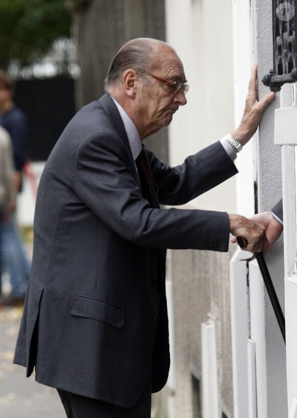 Jacques Chirac se rend chez des amis à Neuilly-sur-Seine le 4 octobre 2014.