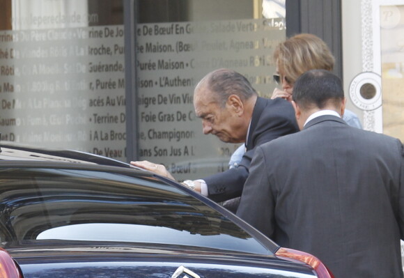 Jacques Chirac a déjeuné au restaurant "Le père Claude" avec sa femme Bernadette et sa fille Claude à Paris le 4 octobre 2014.