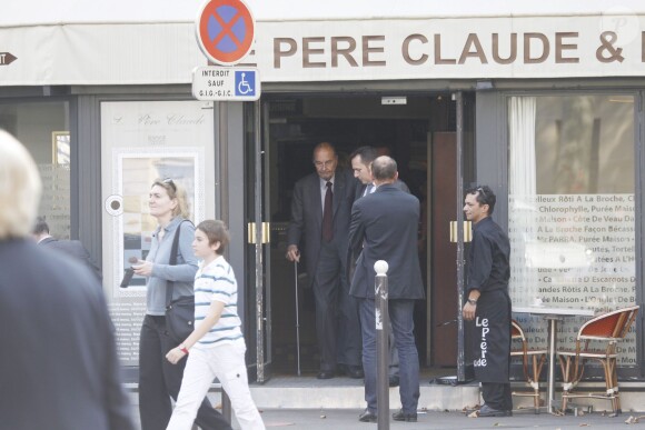 Jacques Chirac a déjeuné au restaurant "Le père Claude" avec sa femme Bernadette et sa fille Claude à Paris le 4 octobre 2014.