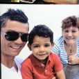  Cristiano Ronaldo avec son fils Cristiano Ronaldo Jr. et sa m&egrave;re Dolores Aveiro &agrave; Funchal au Portugal le 15 d&eacute;cembre 2013. 
