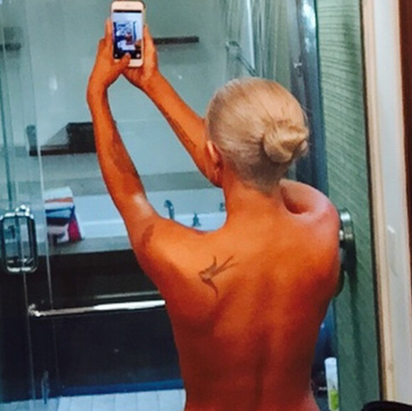 Rumer Willis topless sur Instagram, le 7 octobre 2014.