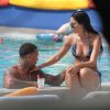 L'ex de Kelly Brook David McIntosh et sa nouvelle compagne Metisha Schaefer profite d'une journée à la piscine dans un hôtel de Miami, le 10 octobre 2014