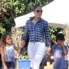 Jennifer Lopez en promenade avec ses enfants Max et Emme au Mr. Bones Pumpkin Patch à West Hollywood, le 11 octobre 2014