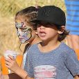  Max et Emme avec leur maman Jennifer Lopez au Mr. Bones Pumpkin Patch à West Hollywood, le 11 octobre 2014 