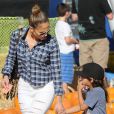  Jennifer Lopez emmène ses deux enfants Max et Emme au Mr. Bones Pumpkin Patch à West Hollywood, le 11 octobre 2014 