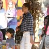 Jennifer Lopez emmène ses enfants Max et Emme au Mr. Bones Pumpkin Patch à West Hollywood, le 11 octobre 2014