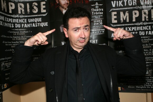 Gérald Dahan lors du spectacle mentaliste Viktor Vincent au théâtre du Trévise pour le spectacle "Emprise" à Paris le 6 novembre 2013