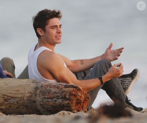 Zac Efron sur le tournage du film "We are your friends" à Malibu le 9 septembre 2014.