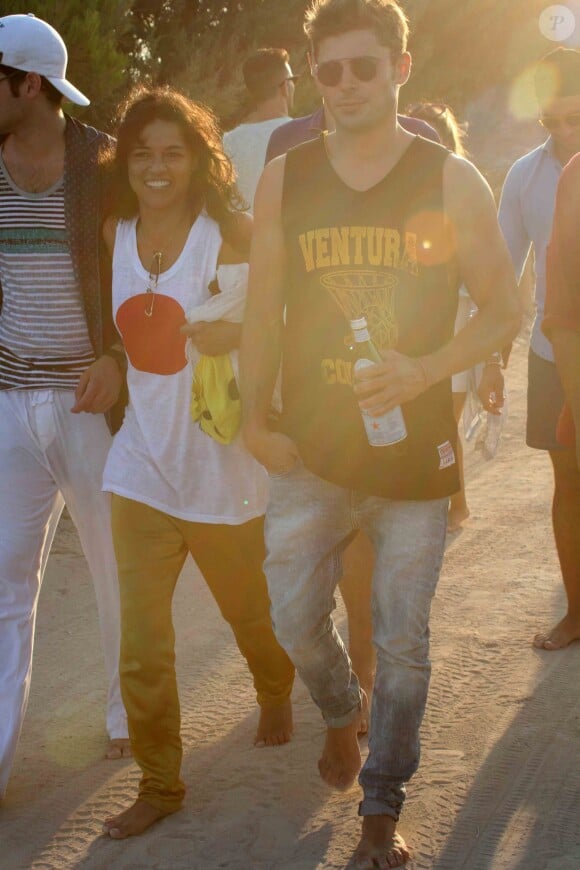 Michelle Rodriguez et Zac Efron à Ibiza, le 2 août 2014.