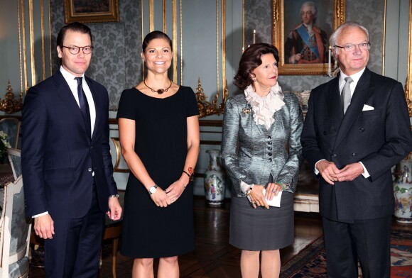 La princesse Victoria et le prince Daniel avec la reine Silvia et le roi Carl XVI Gustaf de Suède le 14 octobre 2014 au palais royal à Stockholm pour le déjeuner d'adieu au gouvernement sortant de l'ex-Premier ministre Fredrik Reinfeldt.