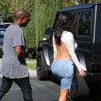  Kim Kardashian et son mari Kanye West &agrave; la sortie d'un cin&eacute;ma &agrave; Calabasas, le 19 octobre 2014 