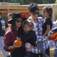   Kourtney Kardashian et ses enfants Penelope et Mason &agrave; Moonpark Los Angeles, le 18 Octobre 2014 avec Kris Jenner  