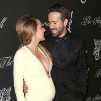 Blake Lively enceinte : Une future maman bombesque au bras de Ryan Reynolds