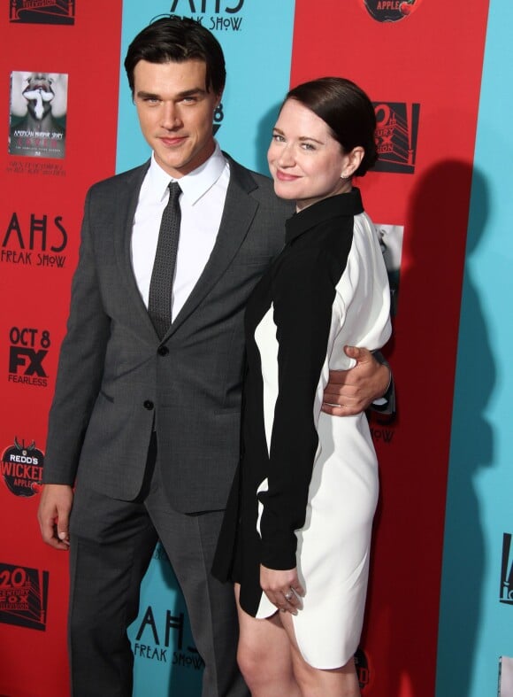 Finn Wittrock et sa femme Sarah Roberts - Soirée de présentation de la 4e saison de la série "American Horror Story: Freak Show" à Hollywood, le 5 octobre 2014. 