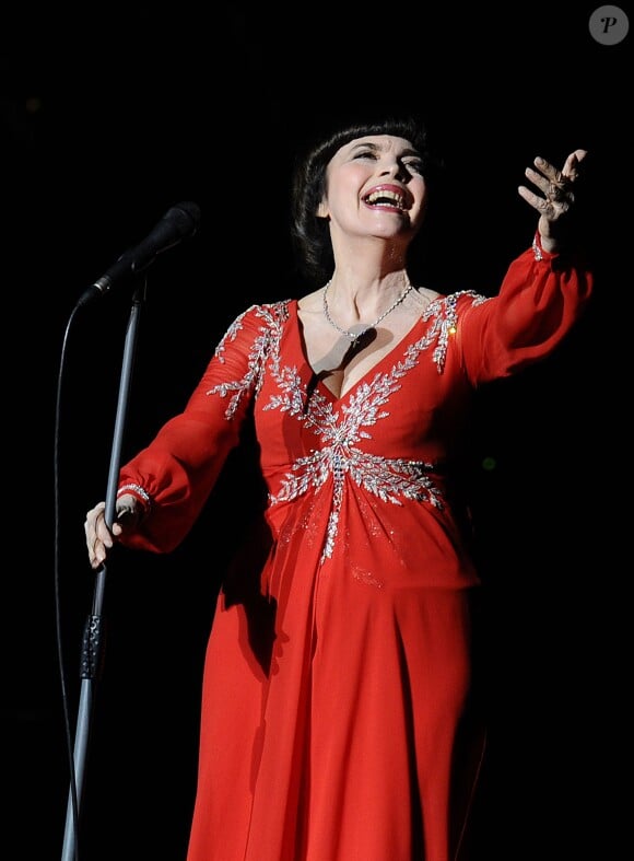 Mireille Mathieu en concert à Moscou en Russie le 3 novembre 2012.