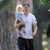 Exclusif - Josh Duhamel emmène son fils Axl à la crèche à Santa Monica, le 23 octobre 2014.
