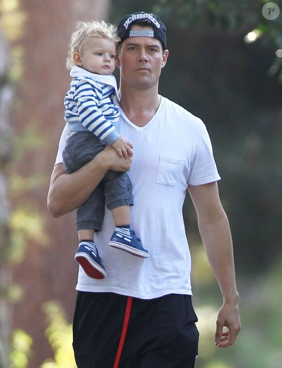 Exclusif - Josh Duhamel emmène son fils Axl à la crèche à Santa Monica, le 23 octobre 2014.