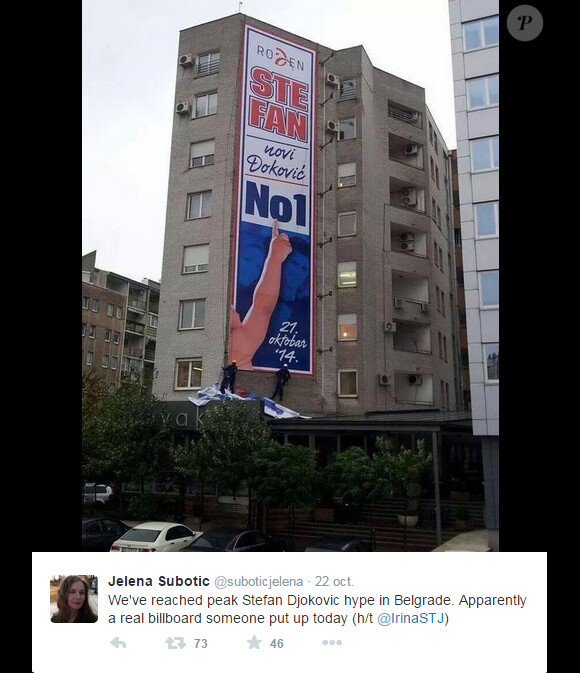 Une immense affiche annonçant la naissance de Stefan, le fils de Novak Djokovic, a été posée sur le mur d'un immeuble de Belgrade, au-dessus du restaurant du joueur de tennis, annonçant la naissance du petit garçon le 21 octobre