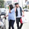Zoe Saldana enceinte et son mari Marco Perego sortent du Joan's on Third à West Hollywood, Los Angeles, le 14 octobre 2014.
