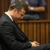 Oscar Pistorius en pleurs sur le banc des accusés au tribunal de Pretoria, le 11 septembre 2014