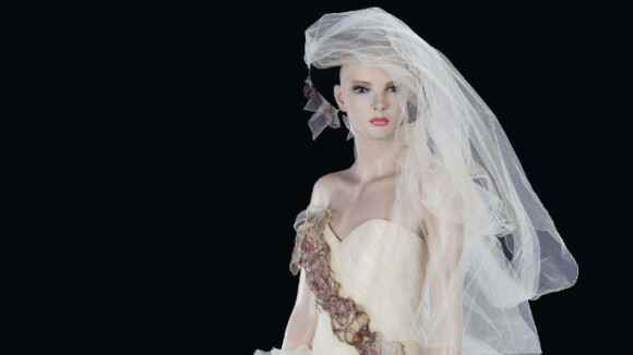 Madonna : La robe de son mariage avec Sean Penn refait surface