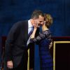 Le roi Felipe VI et la reine Letizia d'Espagne, tendres complices comme toujours, ont présidé la cérémonie de remise des prix Prince des Asturies au Théâtre Campoamor à Oviedo, le 24 octobre 2014.