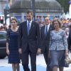La reine Letizia, le roi Felipe VI et la reine Sofia d'Espagne sont arrivés ensemble pour la cérémonie de remise des prix Prince des Asturies à Oviedo, le 24 octobre 2014.