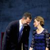 Le roi Felipe VI et la reine Letizia d'Espagne, tendres complices comme toujours, ont présidé la cérémonie de remise des prix Prince des Asturies au Théâtre Campoamor à Oviedo, le 24 octobre 2014.