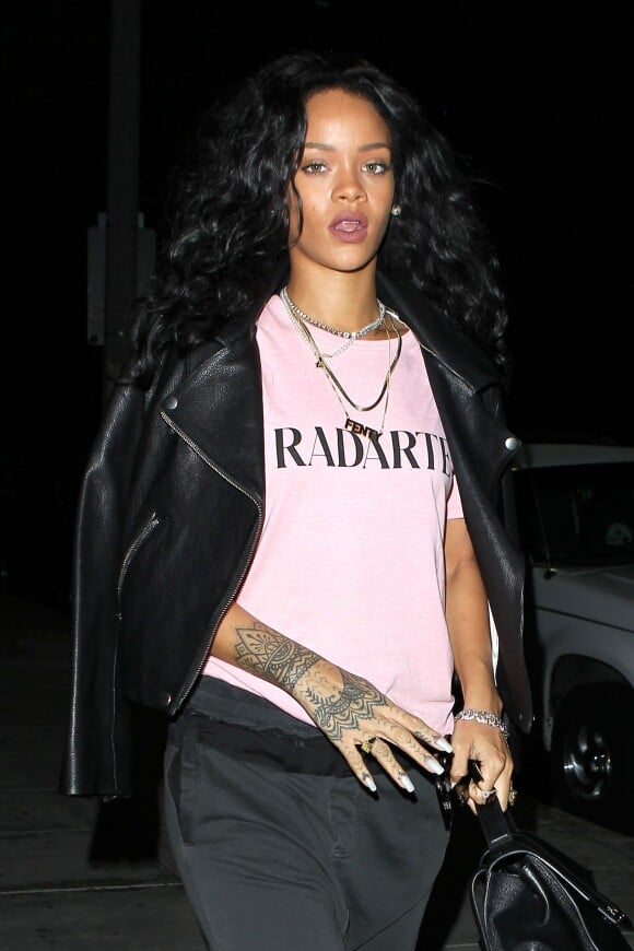 Rihanna est allée dîner au restaurant Matsuhisa à Los Angeles, le 27 octobre 2014.