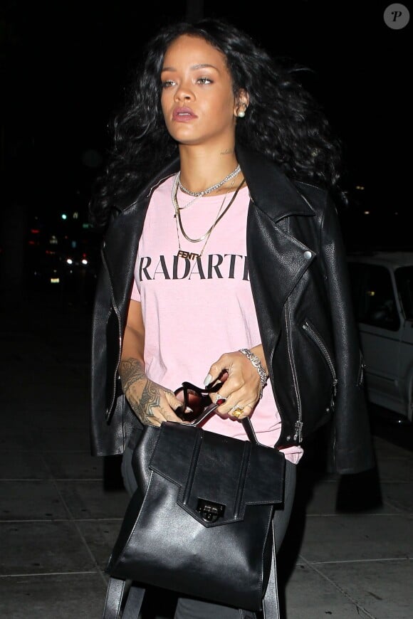 Rihanna est allée dîner au restaurant Matsuhisa à Los Angeles, le 27 octobre 2014.