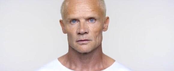 Flea dans le clip Ugly Boy, par Die Antwoord. (capture d'écran)