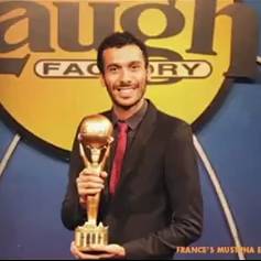 Mustapha El Atrassi se produit dans le cadre de la Coupe du monde du rire.