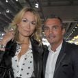 Richard Virenque et sa compagne Marie-Laure au Salon de l'automobile 2012 à Paris le 27 septembre 2012.  Le couple a eu le 3 octobre 2014 son premier enfant, un fils prénommé Eden. 