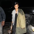  Rihanna se rend dans un studio d'enregistrement &agrave; New York, et porte une veste T by Alexander Wang, un manteau kaki Isabel Marant Etoile, un sac Louis Vuitton, un jogging et des baskets Nike Air Jordan 1 (mod&egrave;le Phat Olympic). Le 4 novembre 2014. 