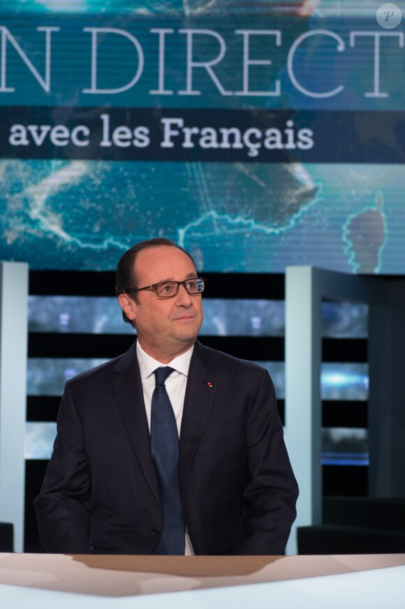François Hollande sur le plateau de l'émission En direct avec les Français sur TF1 à Aubervilliers, le 6 novembre 2014