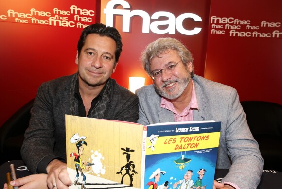 Exclusif - Laurent Gerra et Achdé (Hervé Darmenton) rencontre des fans à la Fnac des Ternes à Paris, l'occasion de la sortie du dernier album des aventures de Lucky Luke, "Les Tontons Dalton", le 4 novembre 2014.