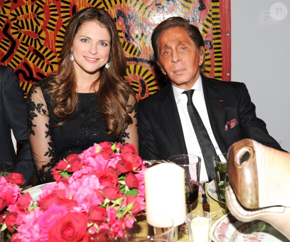 La princesse Madeleine de Suède et Valentino Garavani assistent au dîner de lancement du livre Valentino: At the Emperor's Table à la maison d'enchères Christie's. New York, le 8 novembre 2014.