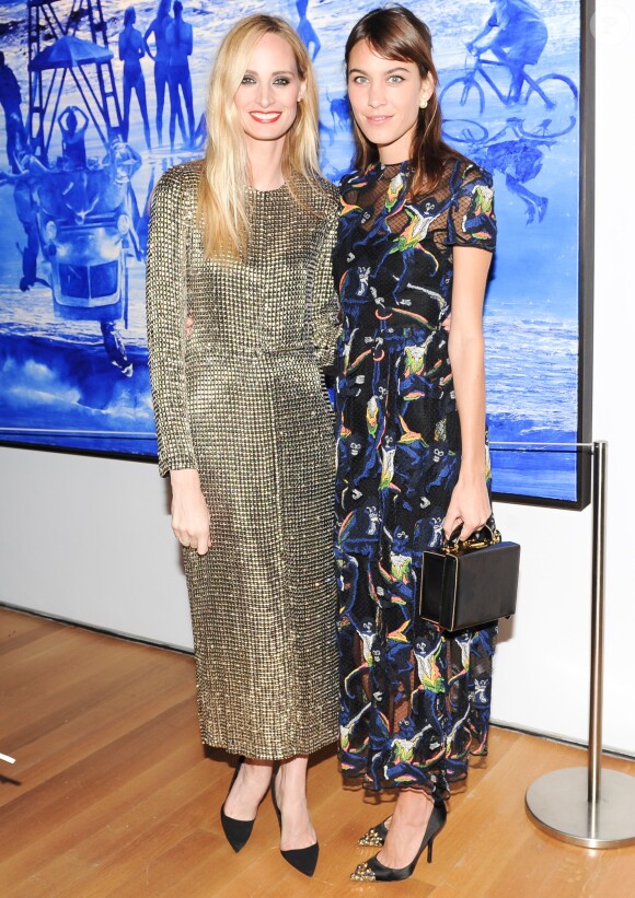 Lauren Santo Domingo (contributeur chez Vogue) et Alexa Chung assistent au dîner de lancement du livre Valentino: At the Emperor's Table à la maison d'enchères Christie's. New York, le 8 novembre 2014.