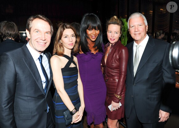 Jeff Koons, Sofia Coppola, Naomi Campbell, Chrissie Erpf et Larry Gagosian assistent au dîner/vente aux enchères de l'initiative Project Perpetual à l'hôtel Four Seasons. New York, le 9 novembre 2014.