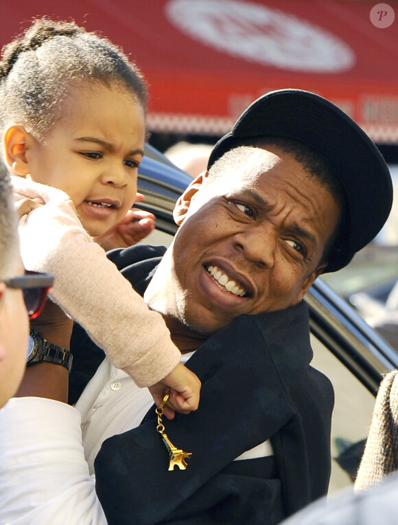 Jay-Z et sa fille Blue Ivy Carter arriventà  Gare du Nord à Paris pour prendre un train. Le 14 octobre 2014.
