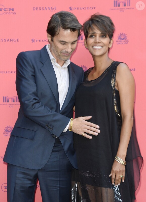 Olivier Martinez et Halle Berry enceinte à Paris le 13 juin 2013.