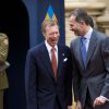 Felipe et Henri très complices lors de la cérémonie officielle de bienvenue. Le roi Felipe VI et la reine Letizia d'Espagne étaient le 11 novembre 2014 en visite officielle au Luxembourg, accueillis par le grand-duc Henri, la grande-duchesse Maria Teresa, qui se remet d'une opération au genou, le grand-duc héritier Guillaume et la princesse Stéphanie.